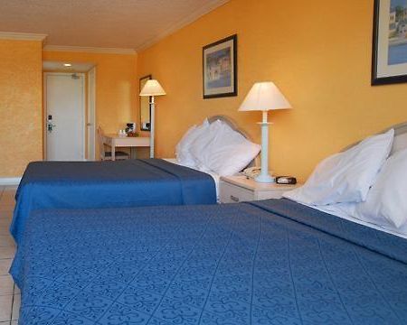 Holiday Inn Express & Suites Насау Стая снимка