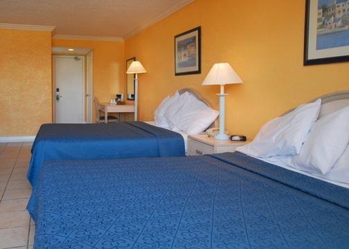 Holiday Inn Express & Suites Насау Стая снимка